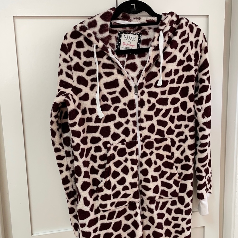 Mikk Lounge Giraffe Print Adult Onesie Size M